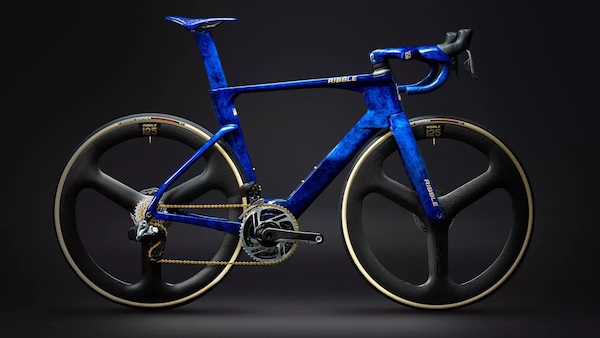 Ribble's Ultra SL R 125 acabado en Sapphire Blue Marble con Gold Leaf
